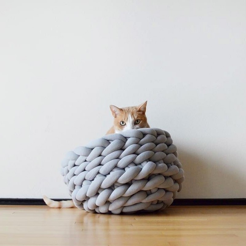Solid color core-filled cotton woven pet nest